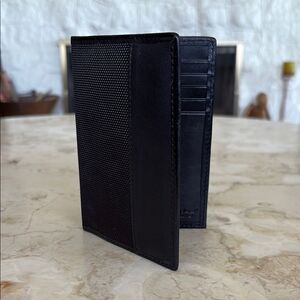 Travelon Anti-RFID Bi-Fold Leather Passport Holder Card Travel Wallet